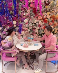 Foto Ricky Subagja Rayakan Ulang Tahun Istri yang 26 Tahun Lebih Muda, Romantis Abis