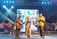 FOTO Ridwan Kamil 'Cemburu' Istrinya Terpesona Ariel NOAH, Kocak!
