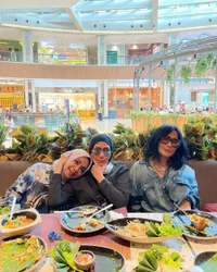FOTO Rieta Amilia dan Nicky Astria Kompak Beri Surprise Ultah Buat Atiek CB, Reuni Idola '90-an