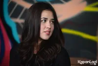 FOTO: Ritual Sebelum Manggung, Raisa Minum Ramuan Putri Keraton