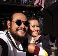 FOTO: Romantis! Pose Dwi Sasono & Widi Mulia Liburan di New York