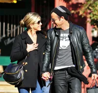 FOTO: Romantisme Jennifer Aniston & Justin Theroux, Bikin Baper!