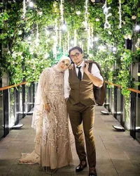 FOTO: Romantisnya Laudya Cynthia Bella - Engku Emran Saat Resepsi