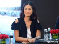 FOTO: Saat Mau Beli Mobil, Ini Hal Yang Diperhatikan Dian Sastro