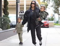 FOTO: Cute! Saat North West & Sepupunya Ngobrol, Bak Sudah Dewasa