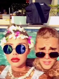 FOTO: Sahara Ray, Model & Teman Dekat Justin Bieber Nekat Topless