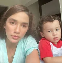 Foto Saka Anak Bungsu Ussy dan Andhika Pratama, Rambut Kriwilnya Bikin Makin Ganteng