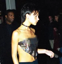 FOTO: Salah Kostum, Gaya Nyentrik Victoria Beckham Bikin Ilfil!