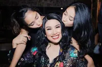 FOTO: Salma dan Salwa, si Kembar Putri Titi DJ Yang Makin Cantik