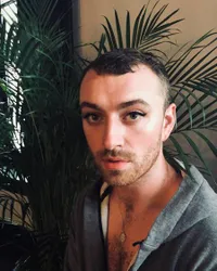 FOTO: Sam Smith Makin 'Centil' Usai Putus Dari Brandon Flynn