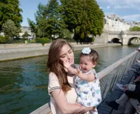 FOTO: Sama-Sama Cantik! Gaya Yasmine Wildblood dan Baby Seraphina