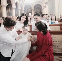 FOTO: Sandra Dewi Jadi Ibu Baptis Anak Chelsea Olivia - Glenn