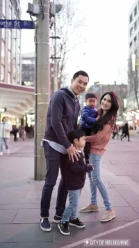 Foto Sandra Dewi Liburan Bareng Keluarga di Australia, Si Bungsu Nempel Terus - Ada Ibunda dan Mertua  yang Nggak Kalah Cantik