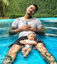 FOTO: Sangar Bertato, 8 Papa Gaul Ini Sayang Anak Banget Loh