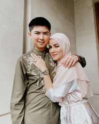 FOTO Sean Anak Olla Ramlan yang Beranjak Remaja, Bule Banget Mirip Ayahnya