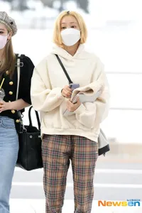 Foto SECRET NUMBER di Bandara Menuju Indonesia, Dita Karang Pulang Kampung Lagi!