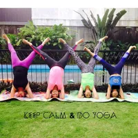 FOTO: Sedang Hamil, Hot Mom Indah Kalalo Pose Yoga Menakjubkan