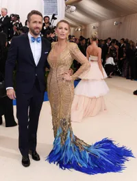 FOTO: Sederet Pasangan Seleb di Met Gala, Mesra di Red Carpet