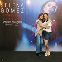 FOTO: Sederet Seleb Tanah Air yang Sukses Peluk Selena Gomez