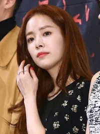 FOTO: Sederetan Bintang Korea Ini Punya Warna Mata Unik, Cantik!