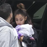 FOTO: Sedih, Begini Wajah Ariana Grande Usai Bom di Konsernya