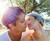 FOTO: Segera Punya Anak, Mesranya Candice Swanepoel & Sang Pacar