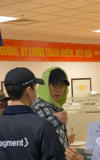 Foto Sehun dan Chanyeol EXO di Bandara Vietnam, Terdesak Fans Hingga Susah Jalan