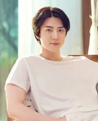 Foto Sehun EXO dengan Pipi Chubby dan Rambut Semakin Panjang, Jadi Gemoy Banget