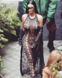 FOTO: Seksi di PFW 2016, Kim Kardashian Nyaris Tanpa Busana