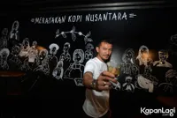 FOTO: Selain Atiqah, Rio Dewanto Akui Punya Istri Lagi. Benarkah?