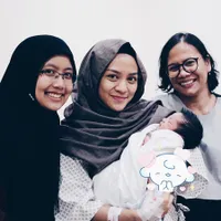FOTO: Selamat! Enno Lerian Lahirkan Anak ke-4 Yang Lucu & Gemesin