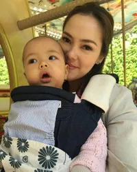 FOTO: Seleb Indonesia Hot Mom Bule Ini Makin Lama Makin Cantik