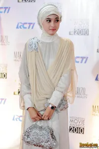Foto Selebriti Muda Indonesia Memakai Hijab, Siapa Paling Cantik?