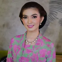 Foto Selvi Ananda yang Cantiknya Bikin Salah Fokus di Rangkaian Acara Pernikahan Kaesang Pangarep