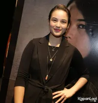FOTO: Senyum Manis Chelsea Islan Saat Press Conference 'HEADSHOT'