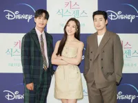 Foto Seo Ji Hye, Yoon Kye Sang dan Kim Ji Suk di Preskon 'KISS SIXTH SENSE', Tiga Bintang Top yang Manis Nan Elegan