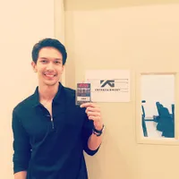 Foto Seru Dimas Beck di Konser Big Bang, Istimewa Garda Terdepan!
