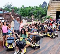 FOTO: Seru! Genk Mama Cantik Ini Liburan Bareng Keluarga di Batu