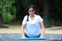 FOTO: Seru! Jessica Iskandar Lakukan Yoga Bersama Geng Cantiknya
