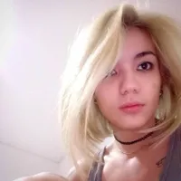 FOTO: Sheila Marcia Cat Rambutnya Jadi Putih, Makin Hot!
