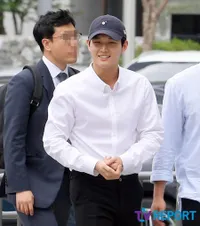 FOTO: Sidang Kasus Pelecehan & Ancaman, Lee Seo Won Malah Senyum
