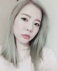 FOTO: So Cute! Ekspresi Lucu Sunny SNSD Bersama Kucing Peliharaan