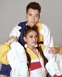 FOTO: So Sweet! Tatapan Mesra Stefan dan Celine Bawakan Lagu Duet