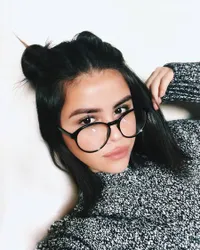 FOTO: Sofia Solares, Wanita Yang Mirip Banget Dengan Selena Gomez