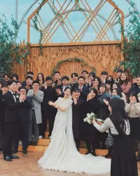 Foto Song Joong Ki Ajak Pacar Kondangan di Korea, Baju Sederhana Jadi Sorotan