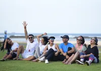 Foto Sophia Latjuba Bahagia Jadi Asisten Anjasmara di Acara Yoga