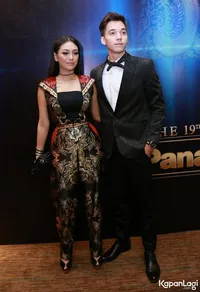 FOTO Stefan William Gandeng Mesra Celine di Red Carpet, Bikin Iri