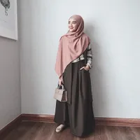 Foto Style Hijab Zaskia Sungkar Saat Ramadan, Casual Tetap Cantik