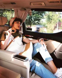 FOTO: Style Keren Rina Nose, Dari Elegan Sampai Swag Abis!