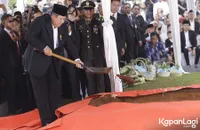 FOTO Suasana Haru Pemakaman Ani Yudhoyono, SBY Tertunduk Menangis